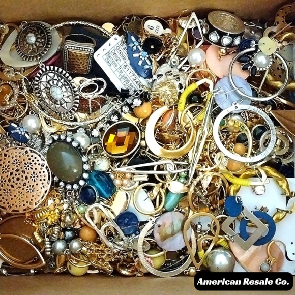 5 Lbs Metal Costume Jewelry Craft Broken Junk Lot, Rings, Earrings, Mismatched - Picture 2 of 8